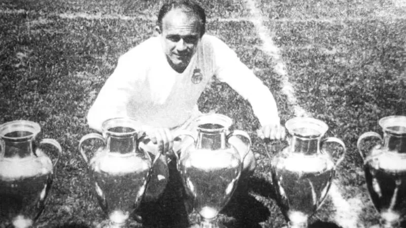 Huyền thoại Di Stefano - Si&ecirc;u Quả b&oacute;ng V&agrave;ng